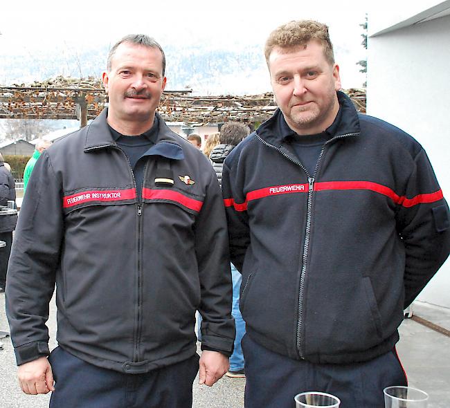 Guido Imboden (rechts) tritt als neuer Kommandant der Stützpunktfeuerwehr Region Visp in die Fussstapfen von Thomas Schmid.