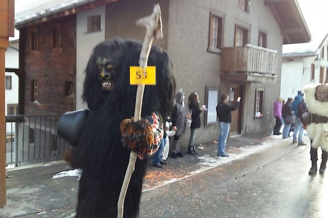 Fasnachtsumzug in Wiler im Lötschental vom Samstag.