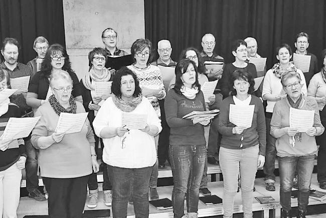 Kreativ tätig sein. Die Kirchenchöre Grengiols und Binn laden am Samstag in die MZA in Grengiols zu einem Chorkonzert ein.