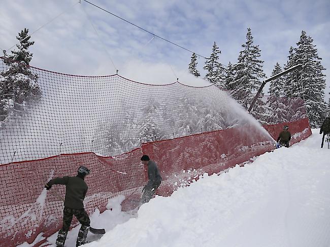 Über 200 Helfer reichten nicht aus, um die Piste in Crans-Montana für die Abfahrt herzurichten