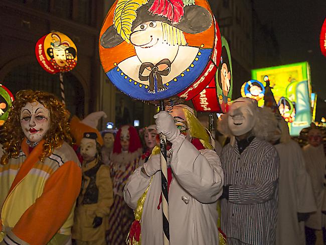 Mit dem "Morgestraich" startet Basel um vier Uhr in der Früh in die Fasnacht. (Archiv)