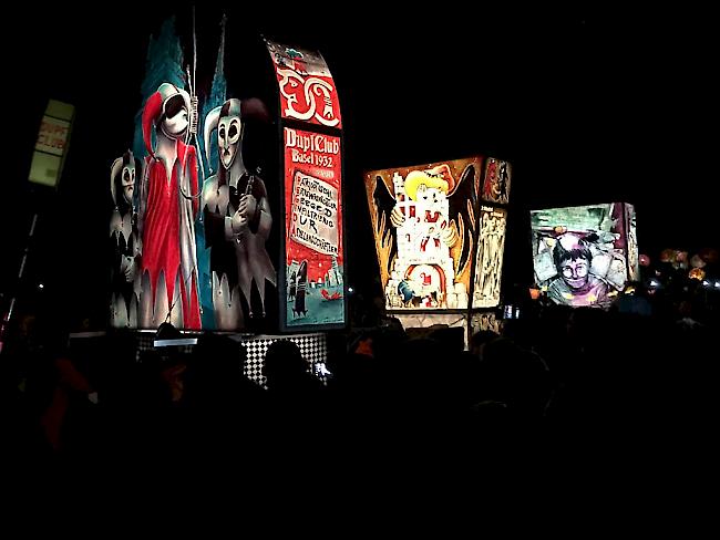 Der Stolz der Basler Fasnacht: Laternen am "Morgestraich" 2016 in der Innenstadt. (Bild sda)