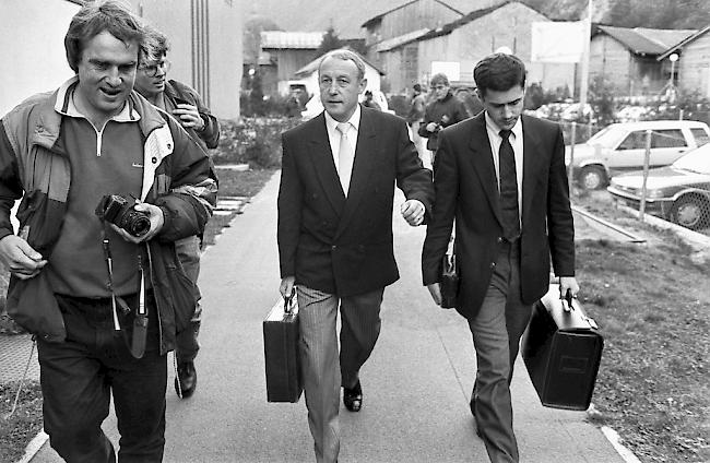 Verurteilung des «Sadists von Romont» im Jahr 1989: Medienleute und Anwälte auf dem Weg zum Prozess in Sembrancher.