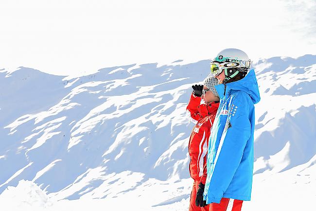 Die RZ sucht die schönste Skilehrerin im Oberwallis.