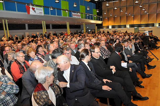 Die Simplonhalle war zum Bersten voll.