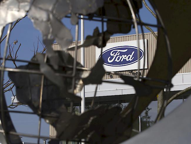 Der Autokonzern Ford plant die Investitionen in selbstfahrende Autos zu verdreifachen. (Archiv)