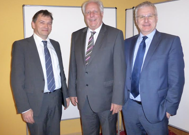 v.l.n.r.: Raoul Albrecht (neugewählter Verwaltungsrat), Dr. Felix Zurbriggen (bisheriger VRPräsident), Paul Michellod (neuer VR-Präsident)