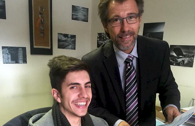 Jodok Kummer (rechts) mit Noah Imboden, Lernender der Dienststelle für Berufsbildung.