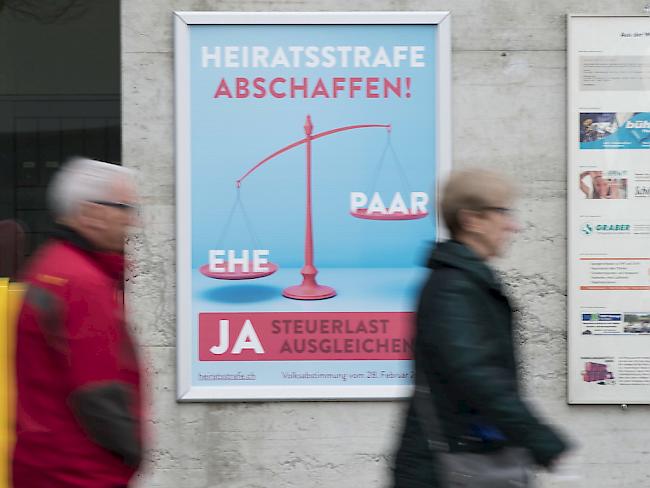 Auch nach dem knappen Volksnein bleibt die CVP dabei: Die Heiratsstrafe müsse abgeschafft werden - nun halt auf parlamentarischem Weg. (Archiv)