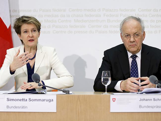 Bundespräsident Johann Schneider-Ammann und Bundesrätin Simonetta ...