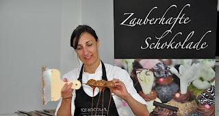 Die geb&uuml;rtige Gommerin Sonja H&auml;nni-Hallenbarter stellt ihre Pralinen in echter Handarbeit her. 