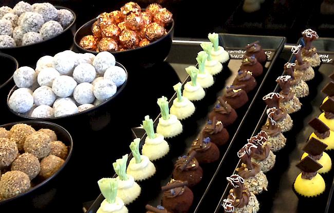 In der Chocolaterie «Hot-Xocolatl» in Murten werden neben klassischen Pralinen und Truffes auch aussergewöhnliche Schokoladenkreationen hergestellt.