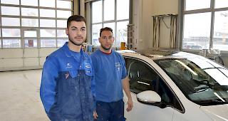 Leandro Santos (l.) mit seinem Ausbildner Martin Ritler.