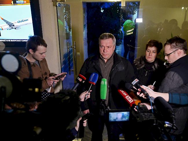 Der Gouverneur der Region Rostow gibt am Flughafen Auskunft über den Absturz des Flugzeugs von Flydubai.