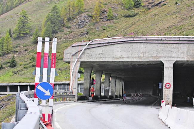 Bestechung? Bei den Arbeitsvergaben im Rahmen der Sanierung der Simplon Passstrasse soll es zu illegalen Machenschaften gekommen sein.  