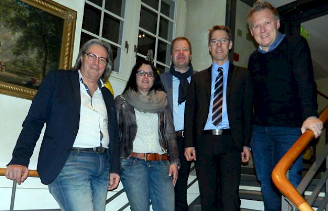 Von links: Reiny Schnyder (Vorstand «Plenum VS»), Silvia Schmidt (Gemeinderätin Gampel), Pierre-Alain Grichting (Unternehmer und Politiker), Martin Luggen (Co-Präsident «Plenum VS»), Mike Schälchli (VR-Mitglied Openair Gampel).