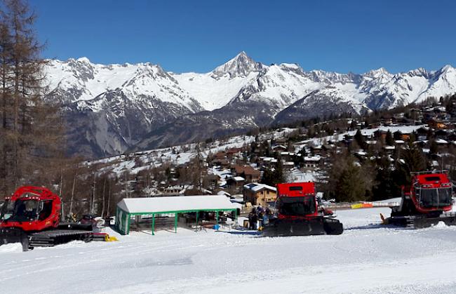 Die Besucher konnten viel Wissenswertes über die Pistenfahrzeuge der Moosalp Bergbahnen erfahren.