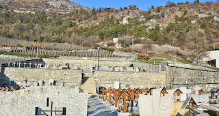 Oberhalb des Friedhofs in Leuk kommt es immer wieder zu Steinschl&auml;gen.