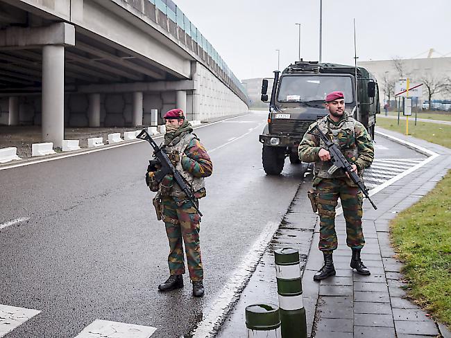 Alltag unter Schutz: Soldaten der belgischen Armee patrouillieren in Brüssel.