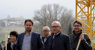 Stadtrat Patrick Amoos und Stadtpr&auml;sident Louis Ursprung sowie Stadtarchitekt Roland Imhof (vorne von links). Hinten Stadtr&auml;tin Lucia N&auml;fen und Stadtrat Karl Schmidhalter.