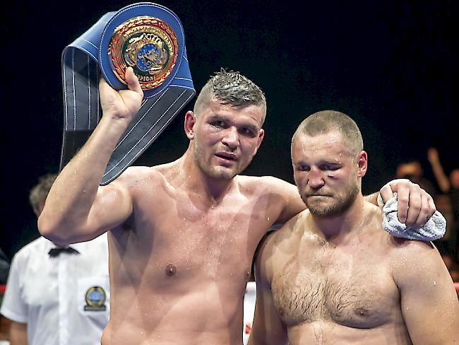 Im Juni 2015 feierte Arnold Gjergjaj (links) seinen bis dato grössten Erfolg: Gegen den Russen Denis Bachtow holte er den Titel im Schwergewicht der European Boxing Union, allerdings jenen der Nicht-EU-Staaten