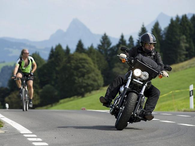 Zum Anstieg der tödlichen Unfälle mit Motorrädern trug vermutlich das aussergewöhnlich milde Wetter im Sommer 2015 bei. (Symbolbild)
