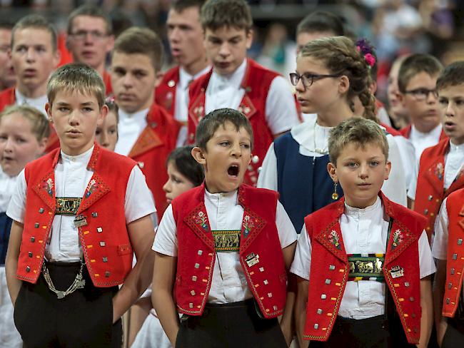 Singen sie die Landeshymne, sollen sie es künftig auch mit dem neuen Text tun können: Appenzeller Kinderjodlerchor am Eidgenössischen Jodlerfest im Jahr 2014. (Archivbild)