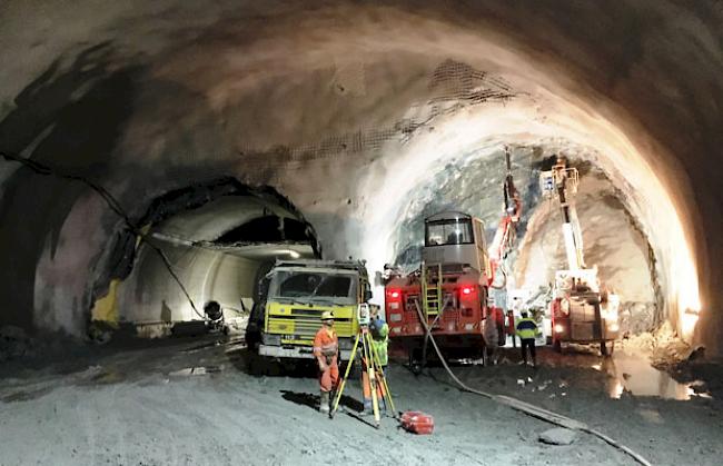 Heute konnte der Durchschlag in der Verzweigung III vom Vispertaltunnel in den Überwurftunnel gefeiert werden.