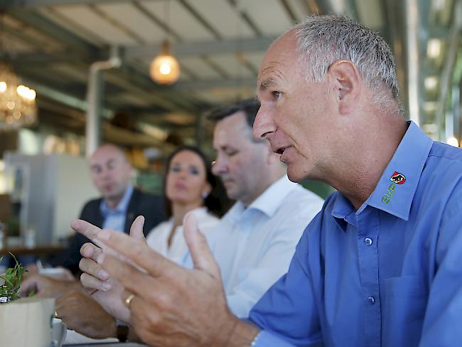 Firmenchef Hansruedi Wandfluh (im Vordergrund) muss 20 Personen entlassen. (Archivbild)