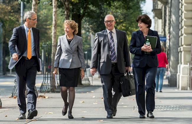 Brigitte Hauser-Süess (ganz rechts) mit alt Bundesrätin Eveline Widmer-Schlumpf, Adrian Hug, Direktor der Eidgenössischen Steuerverwaltung und Serge Gaillard, Direktor der Eidgenössischen Finanzverwaltung. (Archiv)