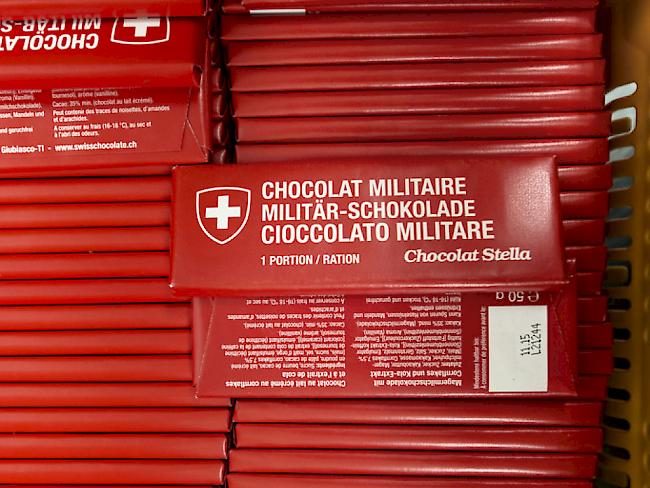Die echte Schweizer Militär-Schokolade bleibt ohne Konkurrenz. Die Firma Star Trade darf ihre Schokolade nicht mehr mit der Aufschrift "Swiss Army" bewerben. (Archiv)