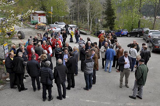 Nach der GV stand vor der Festung die Pflege der Kameradschaft bei einem guten Glas Wein im Vordergrund.