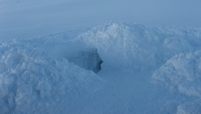 In diesem Iglu auf der Unglücksstelle mussten die Verletzten die Nacht ausharren. Sie wurden von zwei Bergführern betreut.