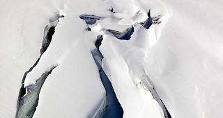 Mittels Drohnen erhofft sich die Alpine Rettung Schweiz, Gletscherspalten aussp&auml;hen zu k&ouml;nnen.
