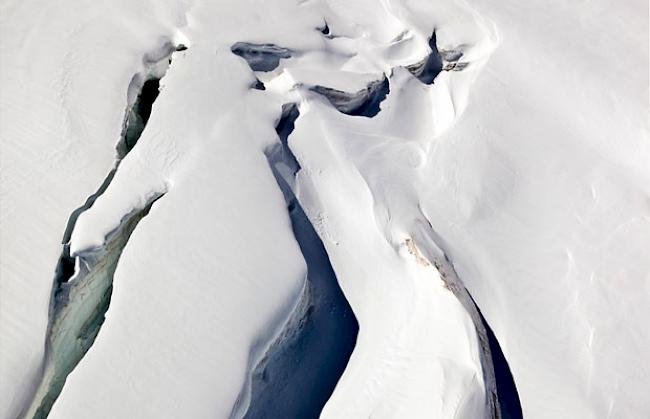Gletscherspalten stellen für Wintersportler eine grosse Gefahr dar.