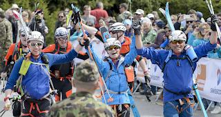 Das jublende Team von Pippa Middleton im Ziel.