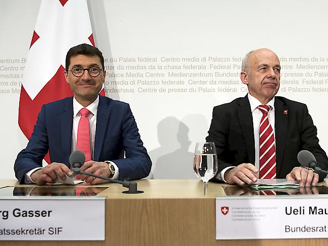 Finanzminister Ueli Maurer hat am Mittwoch den neuen Staatssekretär für internationale Finanzfragen vorgestellt. Die Wahl fiel auf Jörg Gasser.