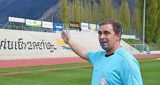 Schiedsrichter Admir Ajradini.