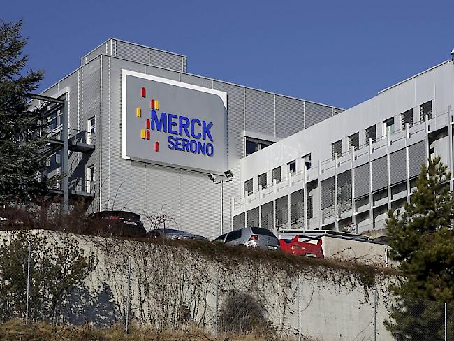Das Merck Serono Werk in Corsier-sur-Vevey VD gehört zur Biotechnologie-Sparte des deutschen Unternehmens. (Archivbild)