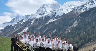 Erstes Foto der neu gegr&uuml;ndeten Brass Band L&ouml;tschental.