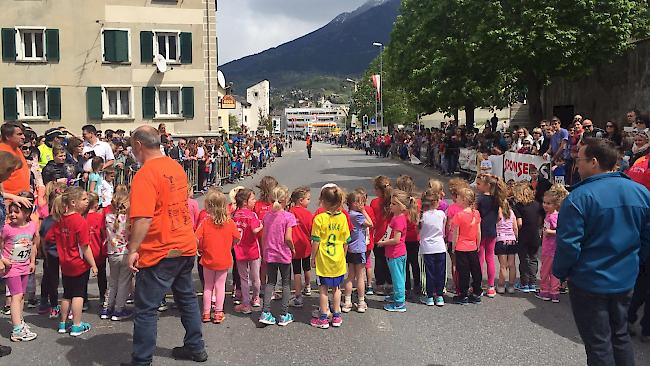 Eindrücke vom Stadtlauf in Brig-Glis.