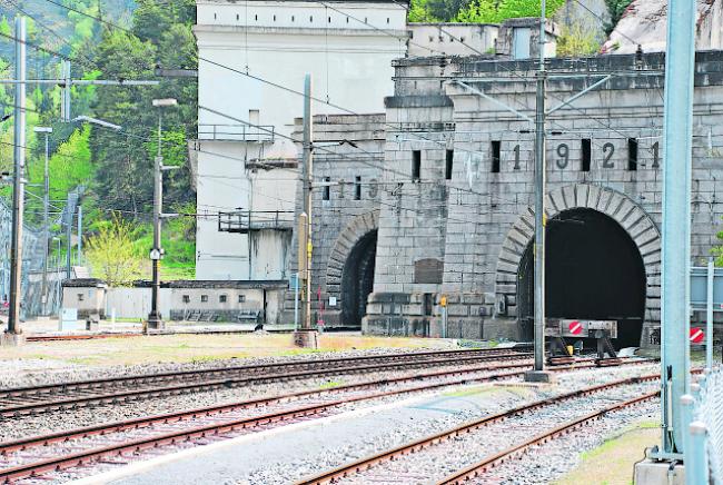 Simplontunnel. Die SBB hat den grenzüberschreitenden Reiseverkehr von und nach Italien wegen Anordnungen der italienischen Behörden bis auf weiteres eingestellt, wie die Bahn am Sonntag auf Twitter mitteilte.