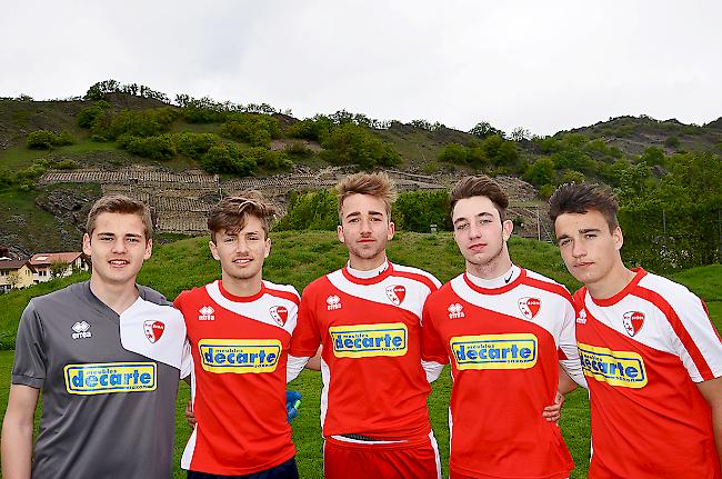 Die Oberwalliser Jérôme Martig, Kevin Locher, Thibaut Cortat, Cyrill Holzer und Sandro Theler (v.l) spielen am Samstag im U16-Cupfinal mit dem FC Sitten.