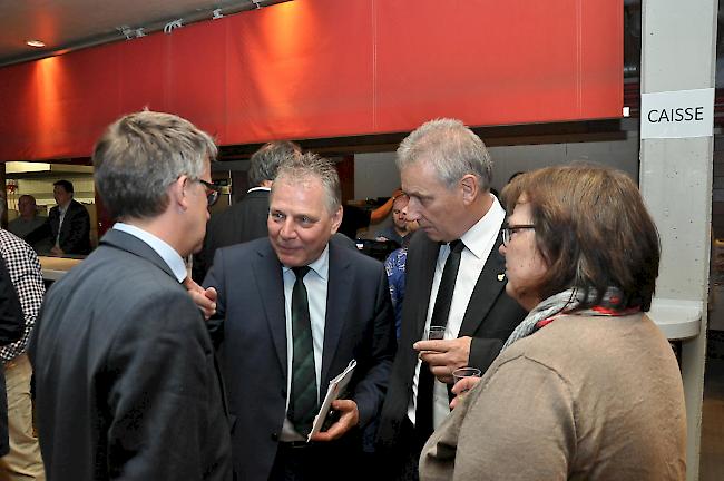 Kontakt mit der CSPO. Jacques Melly (Zweiter von links) im Gespräch mit Diego Clausen, Urban Furrer und Rosina In-Albon (von links) .