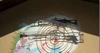 Der kleine Stand von Mont Brun im Val de Bagnes: Kunst f&uuml;r den Schiesssport.