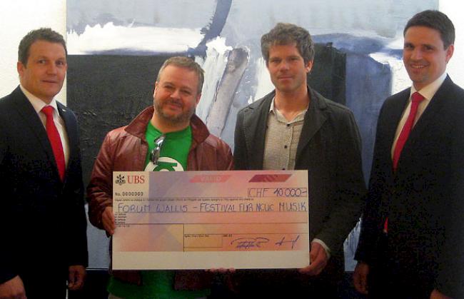 Hans-Ueli Lendi (Leiter Geschäftsstellen Leuk-Leukerbad), Javier Hagen (Präsident IGNM-VS, Festivalleitung),  Manuel Mengis (Musiker) und Damian Zengaffinen (Kundenberater Wealth Management).