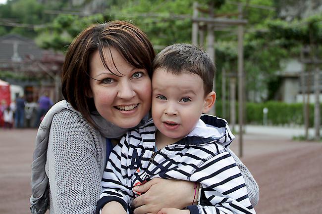 Nadia (37) und Luca Imstepf (3) aus Naters.