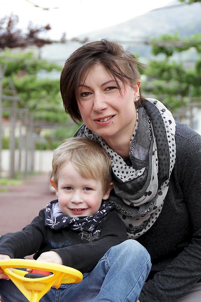 Noah (3) und Tanja Wampfler (30) aus Naters.