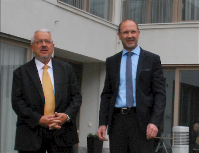 Erfolgskurs: Stiftungsratspräsident Albert Bass (links) und Direktor Reinhard Venetz können auch über 2015 eine positive Bilanz ziehen.