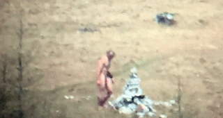 Wie Gott in schuf: Nacktwanderer im Bietschtal.